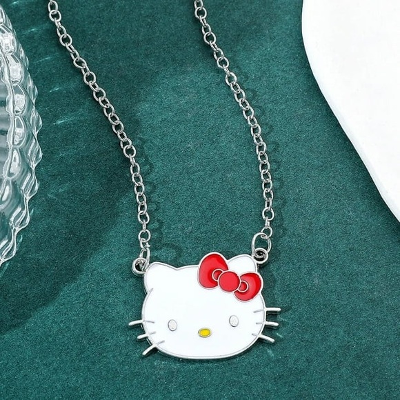 NWT Hello Kitty Enamel Pendant Necklace - Picture 1 of 4